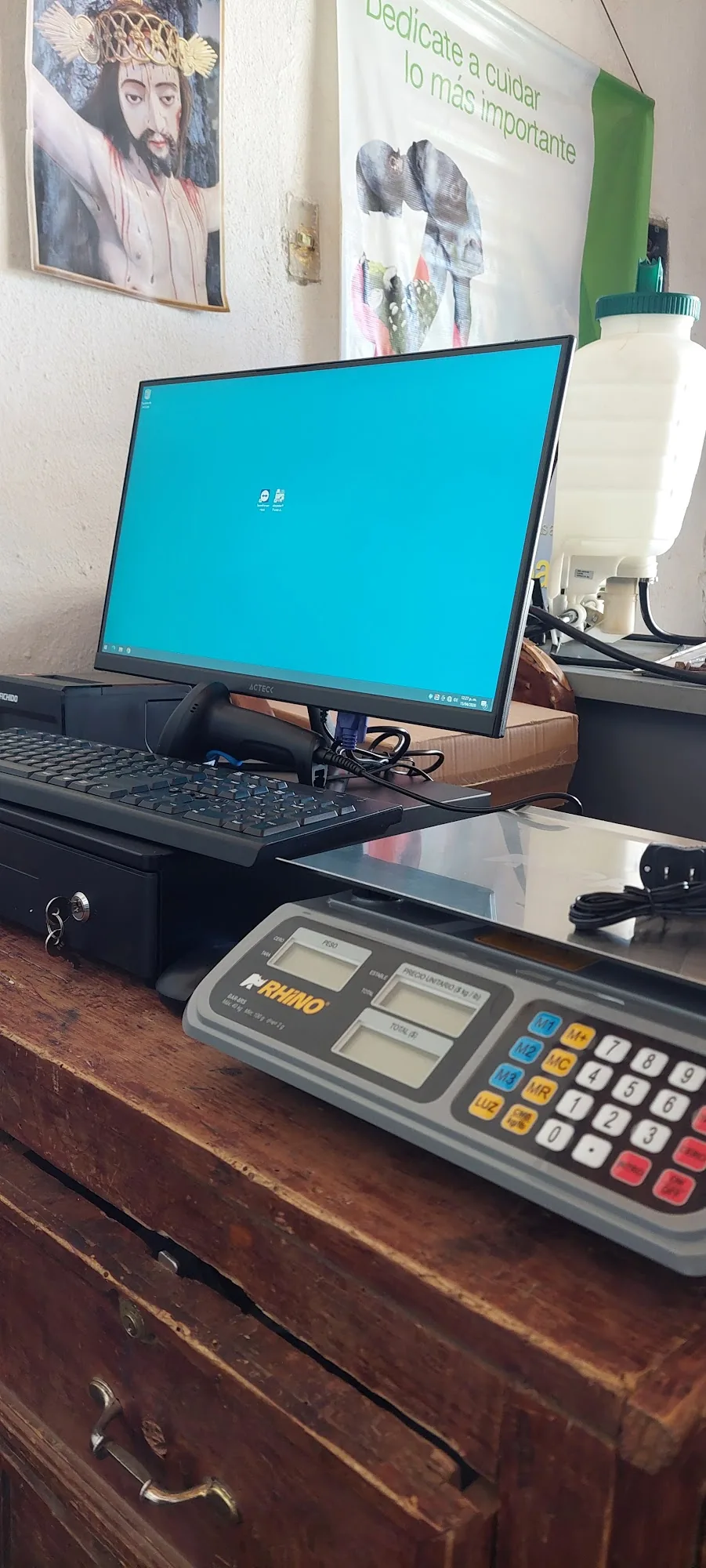Punto de venta con báscula Rhino integrada en una carnicería de Guadalajara